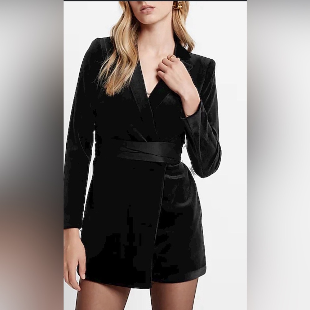 Express Luxe Black Velvet Romper Women’s Size 8